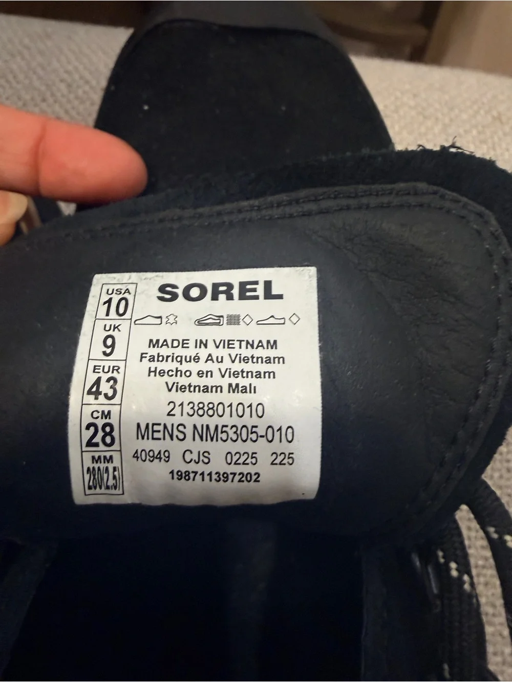 Sorel Men’s Size 10 Black Suede Lace-Up Hiker Boots with Gum Outsole